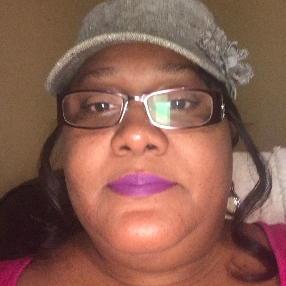 Meet your Posher, Sharon